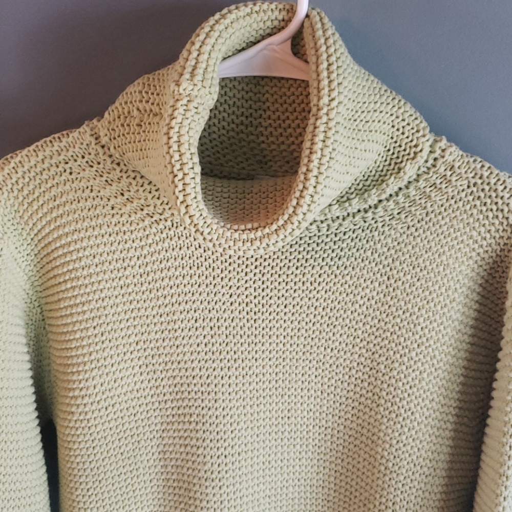 Crop Sweater - Picture 2 of 4